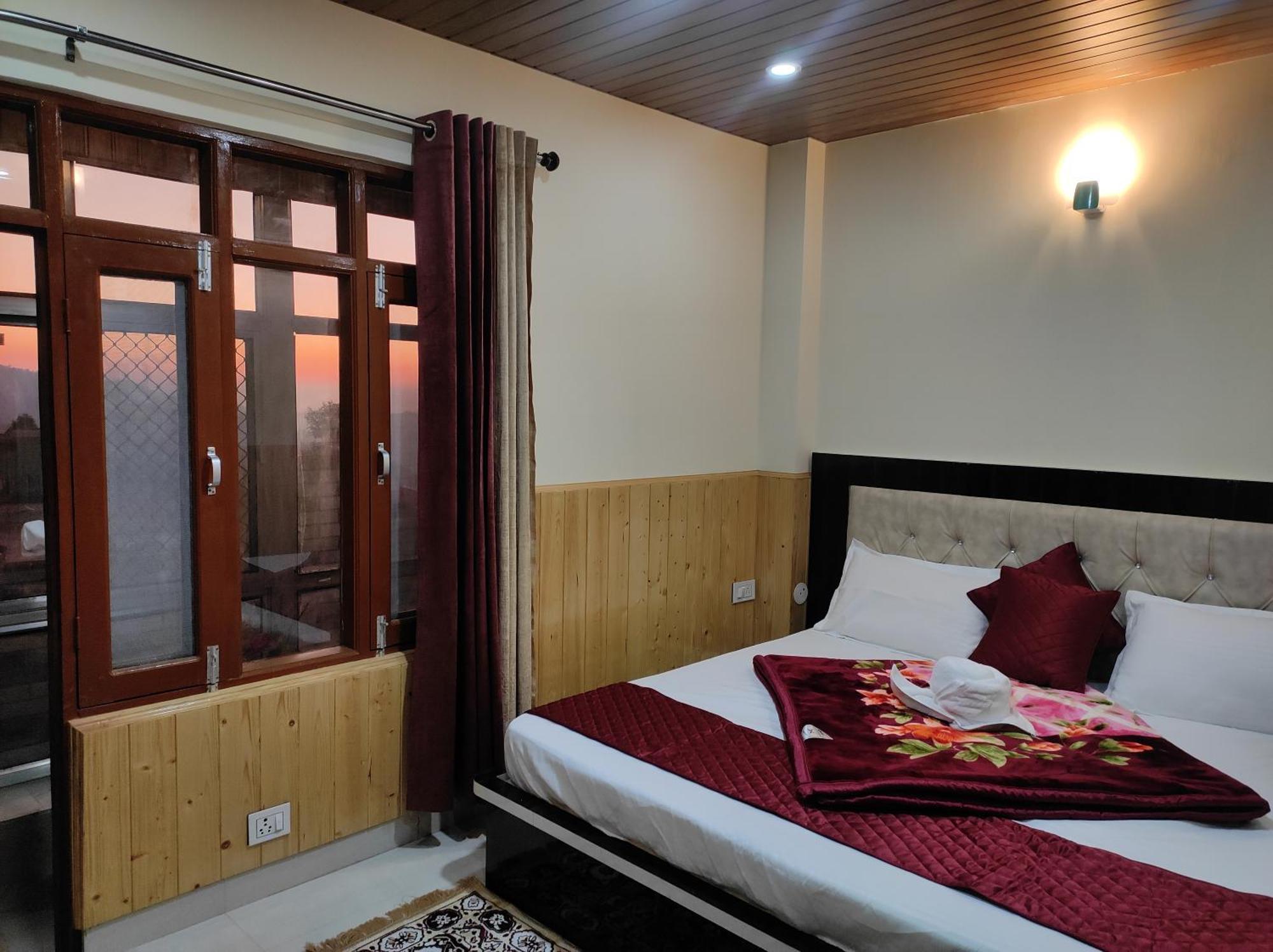 Vintage Woods Inn Shimla Exterior photo