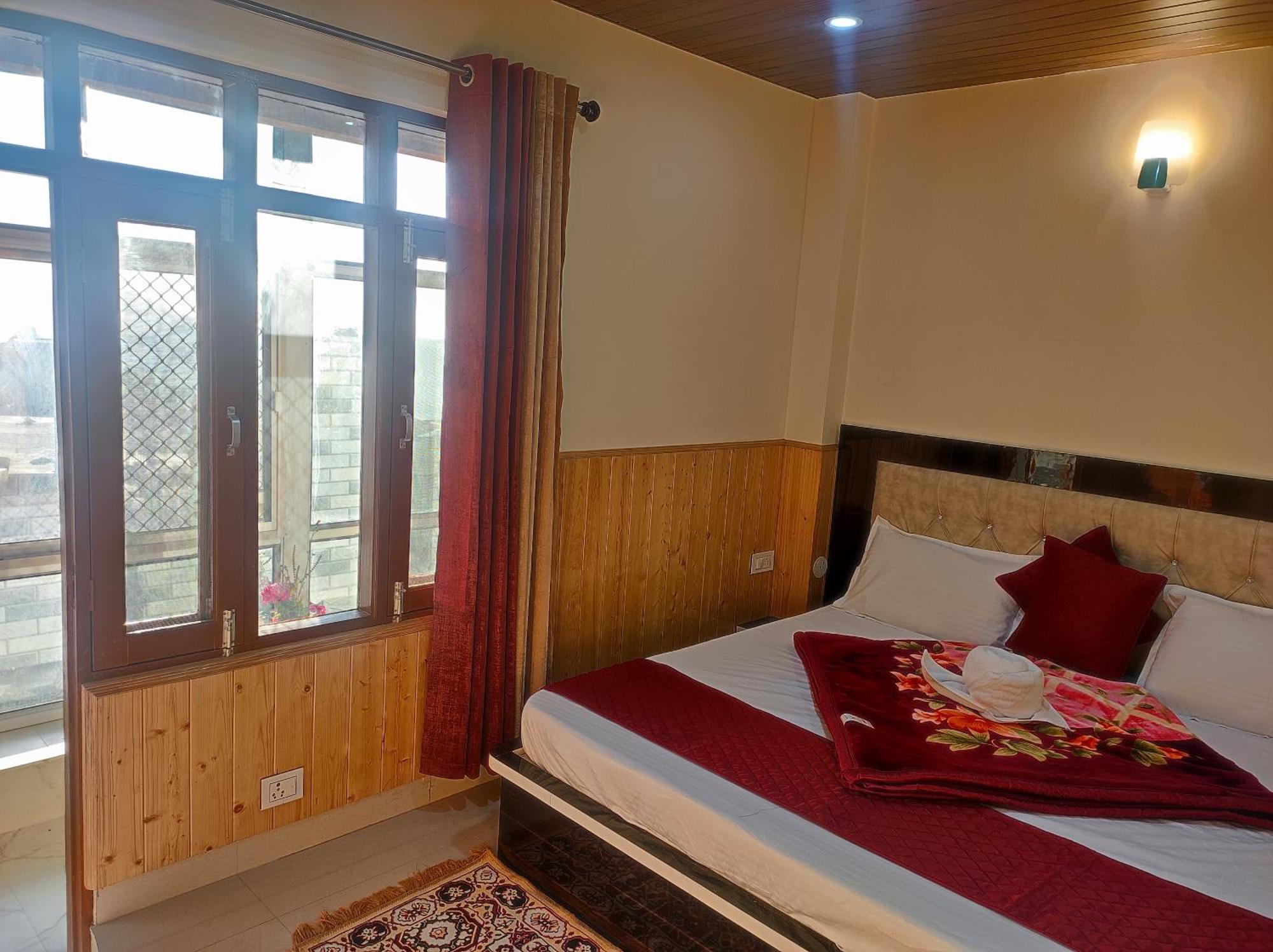 Vintage Woods Inn Shimla Exterior photo